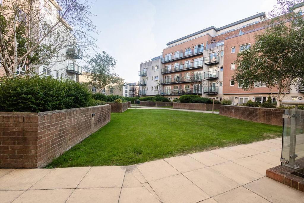 Ocean - 2 Bed Flat Sleeps 6 With Gym Access Appartamento Southampton Esterno foto